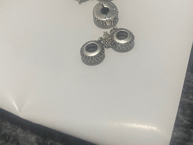 Beden gri Renk Pandora bileklik ve charmlarr