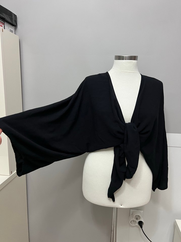 Siyah mini önden bağlamalı hırka bluz - Görsel 2