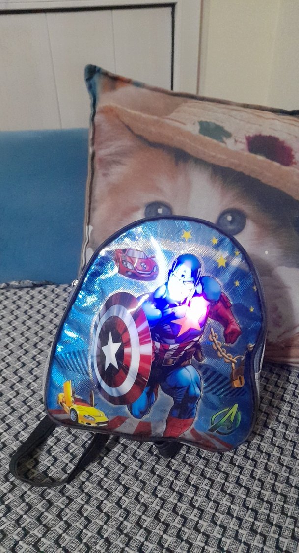 Çocuklar için Renkli Kaptan Amerika Çocuk Çantası - Görsel 4