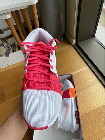 Nike LeBron Witness VIII