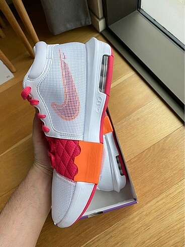 45 Beden beyaz Renk LeBron Witness VIII