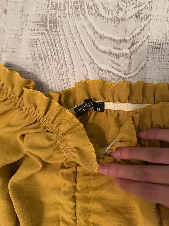 Volanlı, kısa, bol kesim kadın bluz - Görsel 3