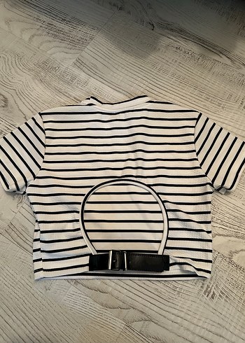 Çizgili Kısa Kollu Pamuklu arkasında kemer detaylı Kadın tişört - Görsel 2