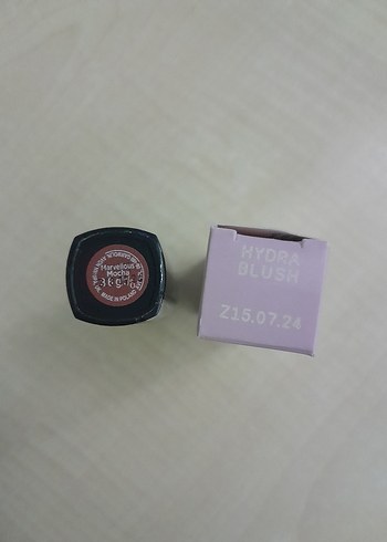 Avon Hydramatic Mat Ruj Blush ve Ultra Mat Ruj Marvellous Mocha