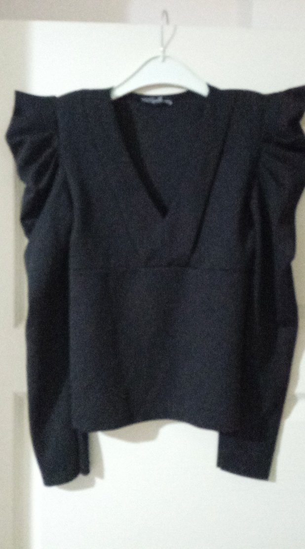 Siyah V Yaka Fırfırlı Kadın Kazak - Görsel 2