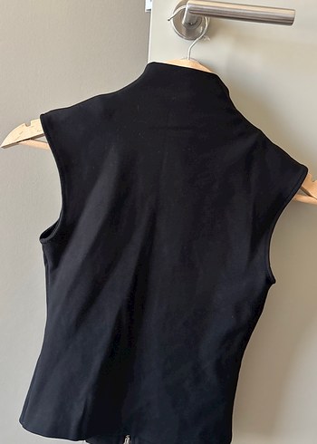 Zara Siyah Fermuarlı Yüksek Yakalı Kadın Yelek