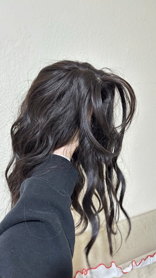 Parlak Siyah Dalgalı Kadın Peruk - Görsel 5