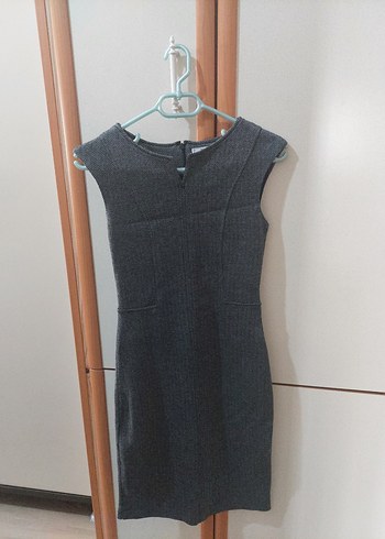 Gri Kemer Detaylı V Yaka Midi Elbise - Görsel 3