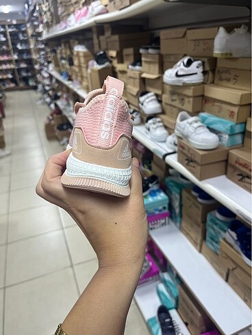 29 Beden ten rengi Renk Adidas