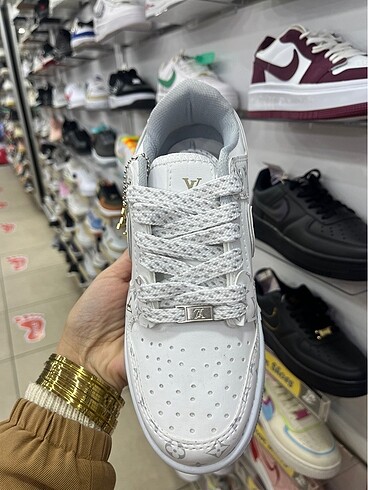 Louis Vuitton Louis Vuitton