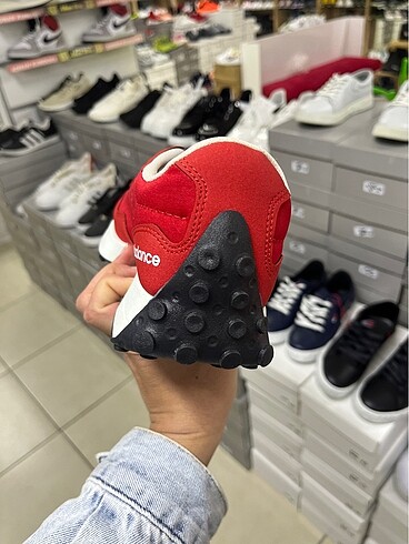42 Beden kırmızı Renk New balance