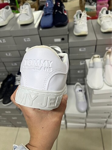 40 Beden beyaz Renk Tommy