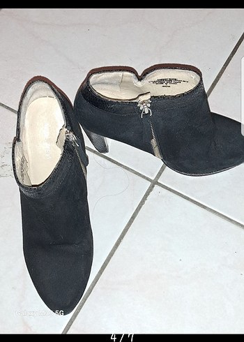 Siyah Yılan Desenli Süet Topuklu Kadın Bot - Görsel 2