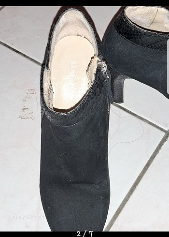 Siyah Yılan Desenli Süet Topuklu Kadın Bot - Görsel 3