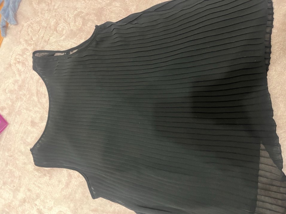 Siyah Pilili V Yaka Kolsuz Bluz - Görsel 5