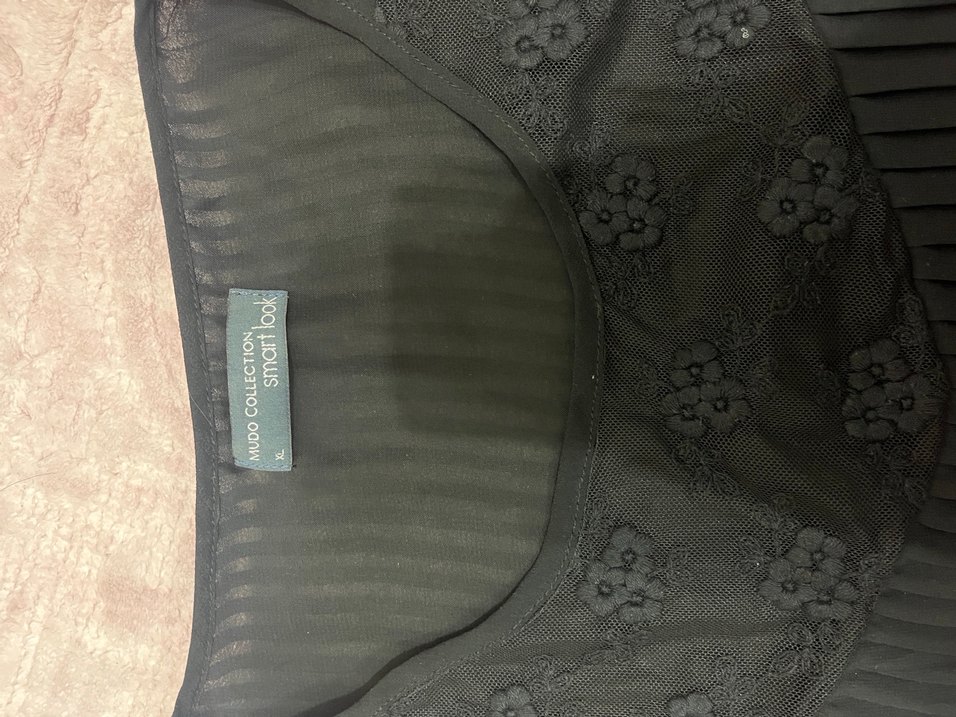 Siyah Pilili V Yaka Kolsuz Bluz - Görsel 2