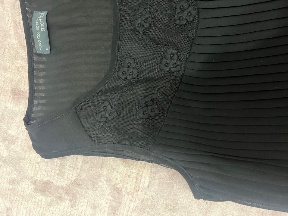 Siyah Pilili V Yaka Kolsuz Bluz - Görsel 4