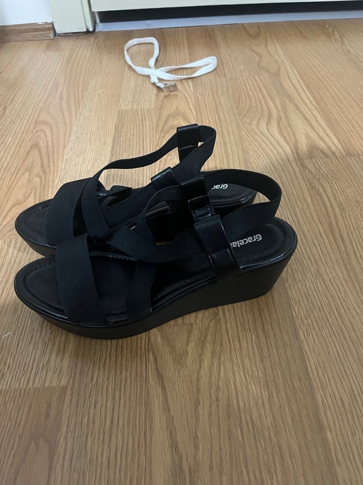 Siyah Kadın Dolgu Topuklu Sandalet - Görsel 2