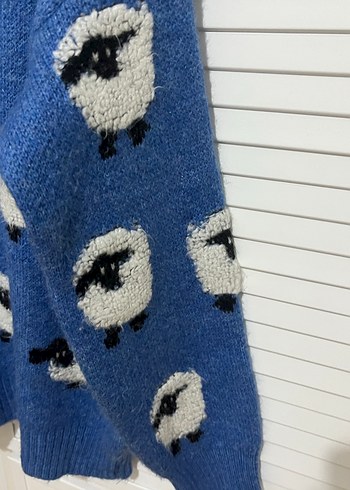 Mavi Nakışlı Örgü Koyunlu Kadın Yün Kazak - Görsel 3