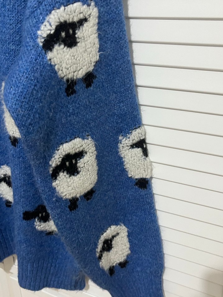 Mavi Nakışlı Örgü Koyunlu Kadın Yün Kazak - Görsel 3