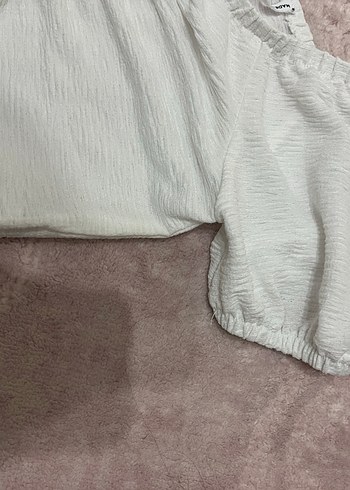 Beyaz V Yaka Kısa Kollu Keten Bluz - Görsel 4