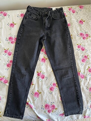 MOM JEANS