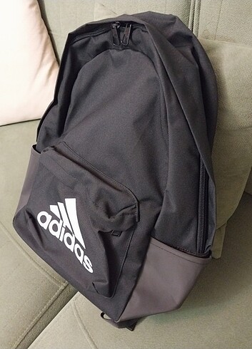 Orijinal Adidas sırt çantası