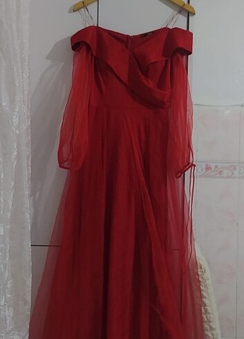 Kırmızı tül Abiye