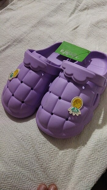 33 numara kız çocuğu crocs terlik 