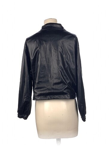 m Beden PreLoved Deri Ceket %70 İndirimli.