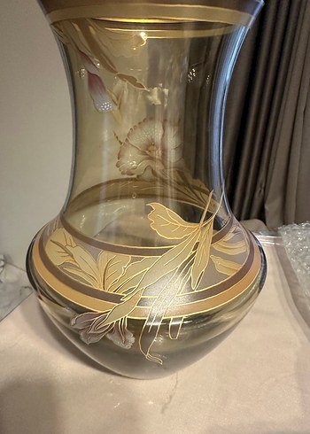 Bej Çiçek Desenli Altın Yaldızlı Vazo - Görsel 3