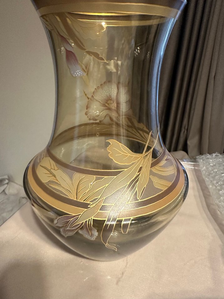 Bej Çiçek Desenli Altın Yaldızlı Vazo - Görsel 3