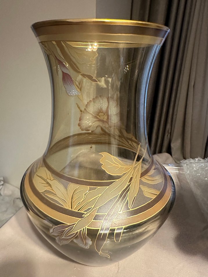 Bej Çiçek Desenli Altın Yaldızlı Vazo - Görsel 2