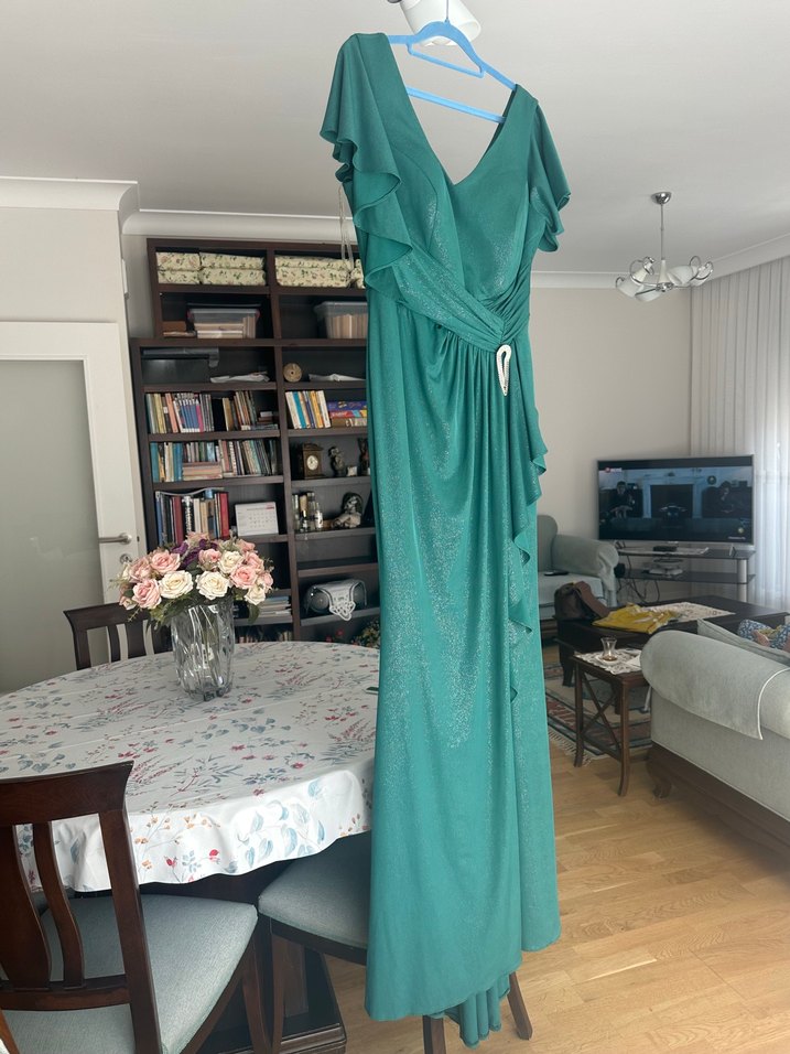 Parlak Yesil V Yaka Drapeli Uzun Abiye - Görsel 3