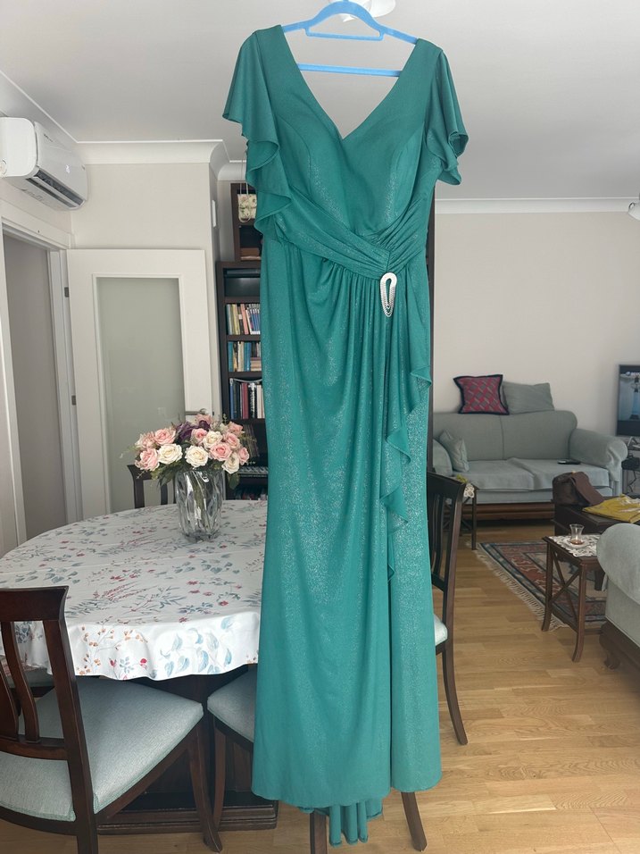 Parlak Yesil V Yaka Drapeli Uzun Abiye - Görsel 4