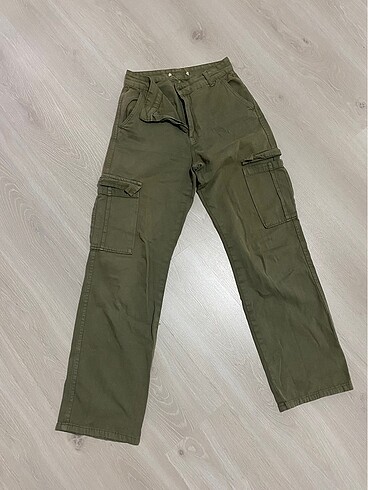 Yeşil kargo pantolon