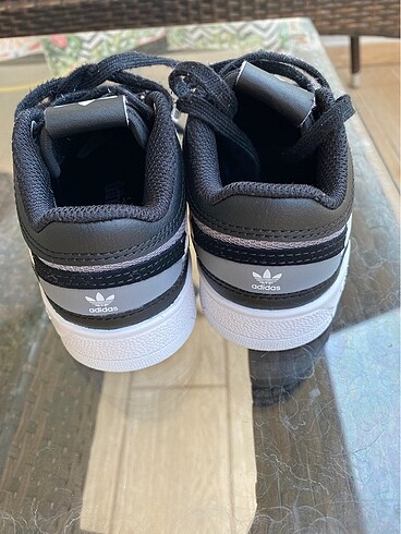 28 Beden Adidas erkek çocuk ayakkabısı