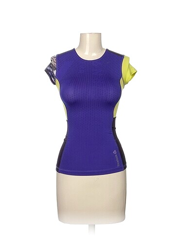 Reebok T-shirt %70 İndirimli.