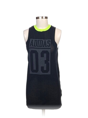 Adidas T-shirt %70 İndirimli.