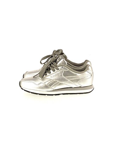 Reebok Spor Ayakkabı %70 İndirimli.