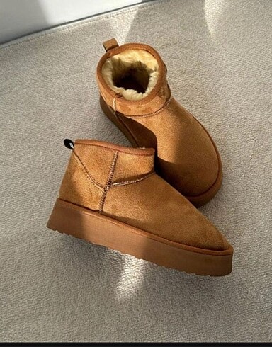 UGG mini