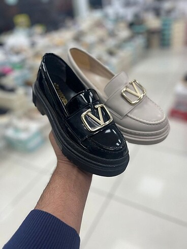 Kadın v tokalı loafer