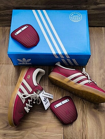 39 Beden Adidas bad bunny X gazelle