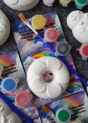 Renkli Boyama Seti ve Beyaz Figürler - Görsel 2