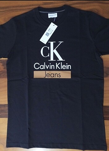 #Calvin klein t-shirt 
