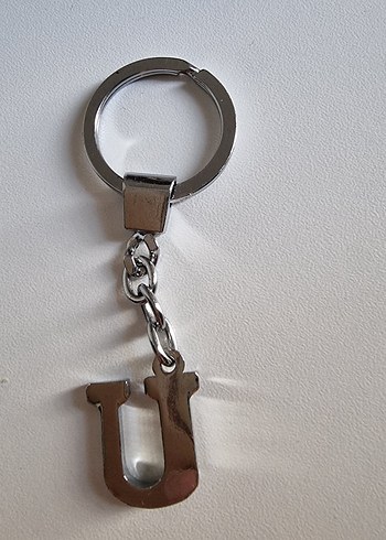 Zincir Detaylı Kahverengi 'U' Harfi Anahtarlık - Görsel 2