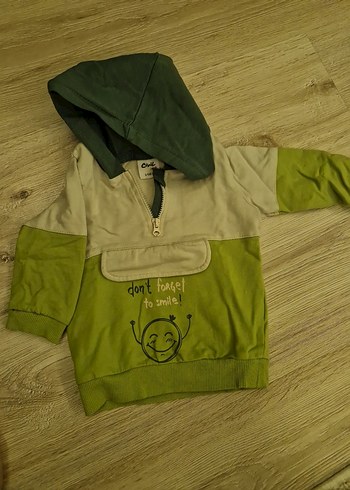 Kapüşonlu, düğmeli yeşil bebek kıyafet takımı - Görsel 2