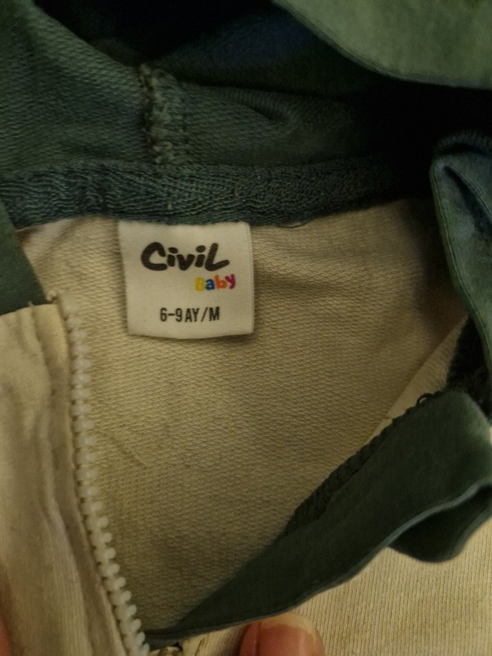 Kapüşonlu, düğmeli yeşil bebek kıyafet takımı - Görsel 4