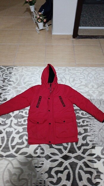 10 Yaş Beden kırmızı Renk LC waikiki kaban 10-11 yaş