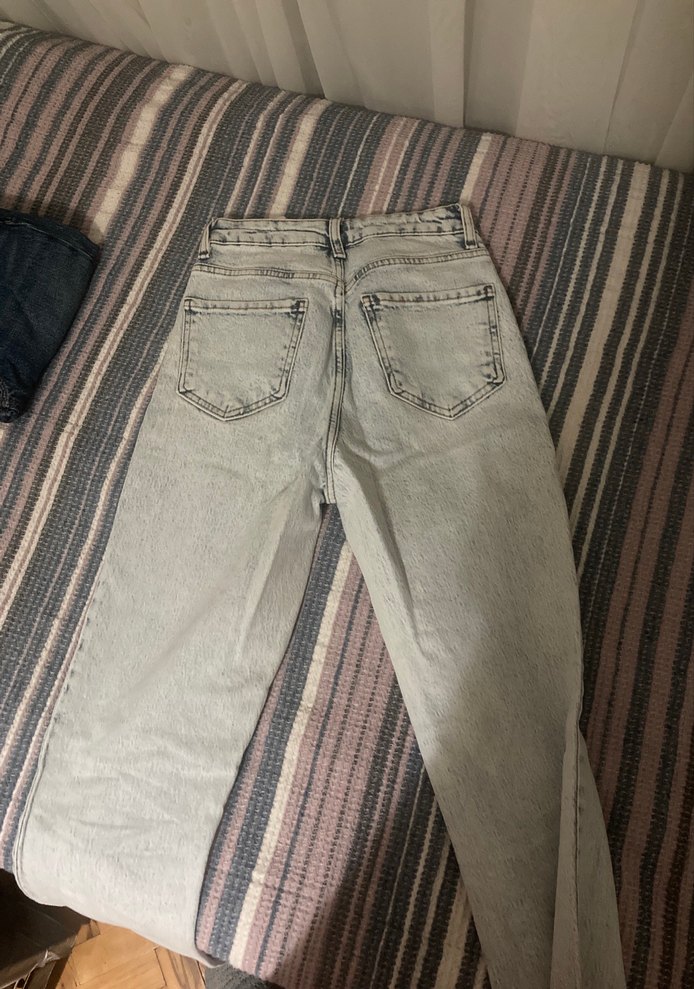 Gri Batik Desenli Yırtmaçlı Kadın Kot Pantolon - Görsel 4